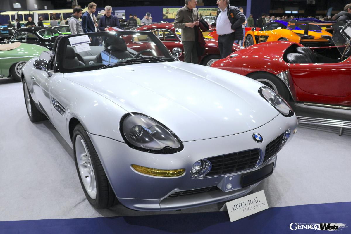 フランクフルト・ショーの展示車だった2001年「BMW Z8」。「走行距離たった30km。新車Z8を買うチャンス」とアピールされた結果、想定価格に近い35万4960ユーロ（約5675万円）で売れた。