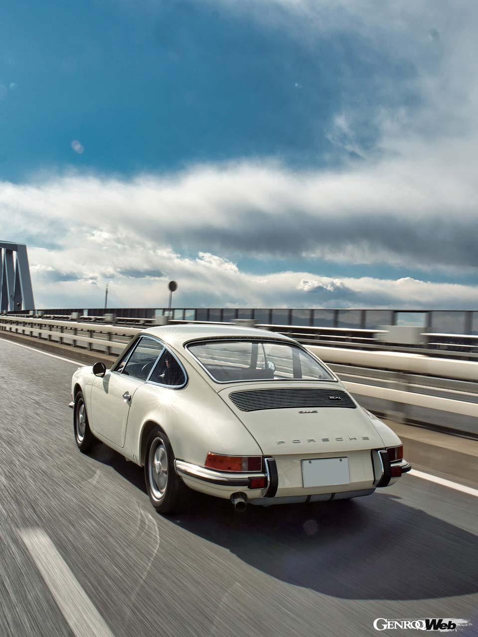 誕生以来、基本パッケージを変えずに60年以上も進化を続ける911。最新モデルが素晴らしいのはもちろんだが、過去のモデルもそれぞれが非常に魅力的な存在だ。中でも、911の魅力にはまった人が必ず行き着くのが、初代のナローモデルなのだ。