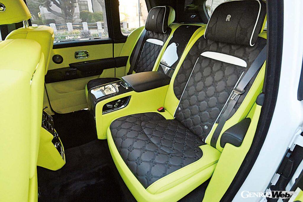 シートには竹から作られたレーヨン生地「デュアル・ツイル」を採用。後部座席にはシャンパングラスとシャンパンやワインなどを冷やすための冷蔵庫が備わる。