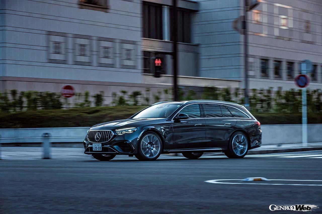 スタイリッシュなワゴンのE53ハイブリッド 4マティック＋ステーションワゴン。