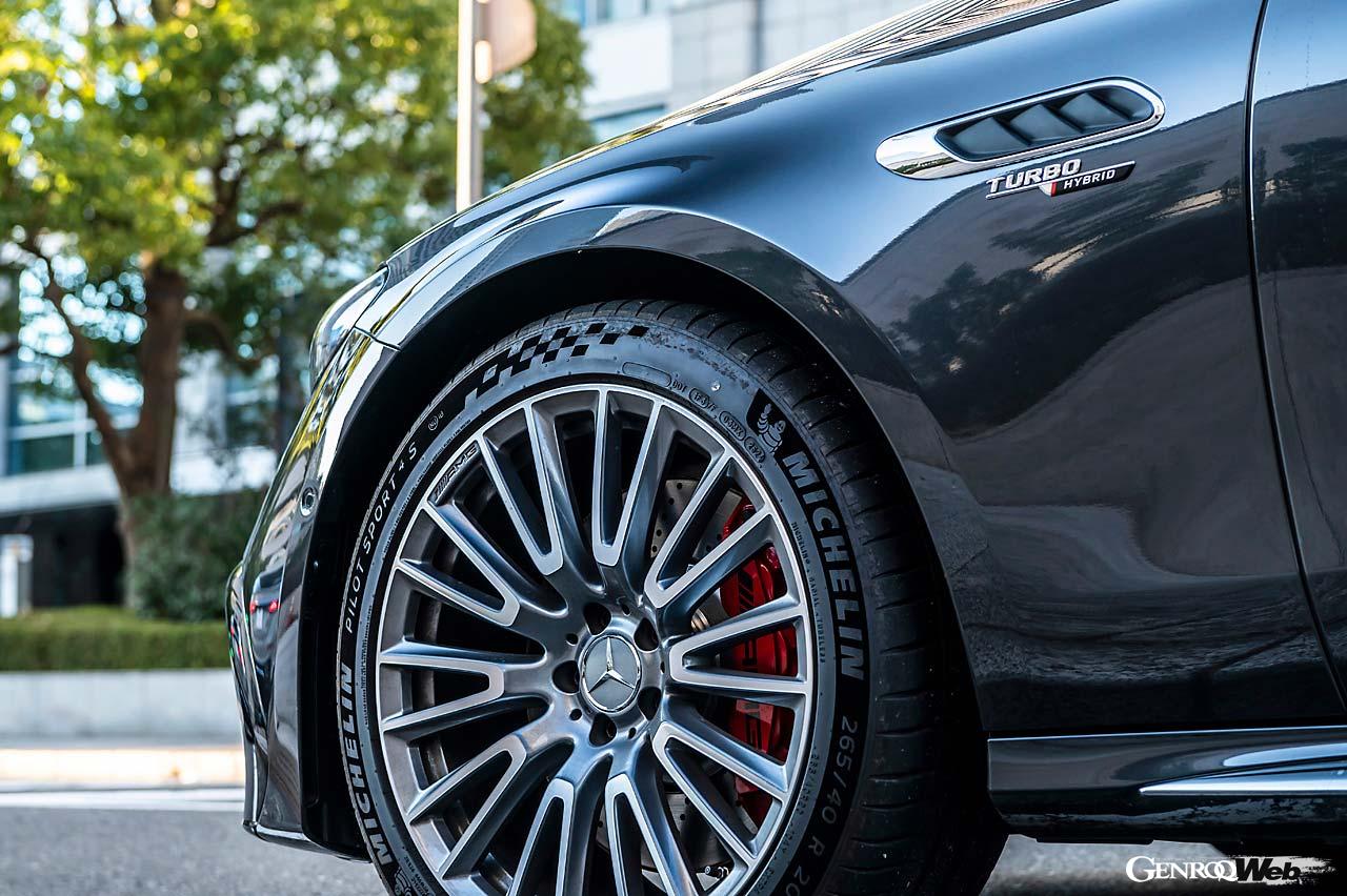 449PS/560Nmのアウトプットを誇る3.0リッター直列6気筒ターボエンジンを搭載。装着タイヤはグリップ力に定評のあるミシュラン・パイロットスポーツ4Sを履きこなす。