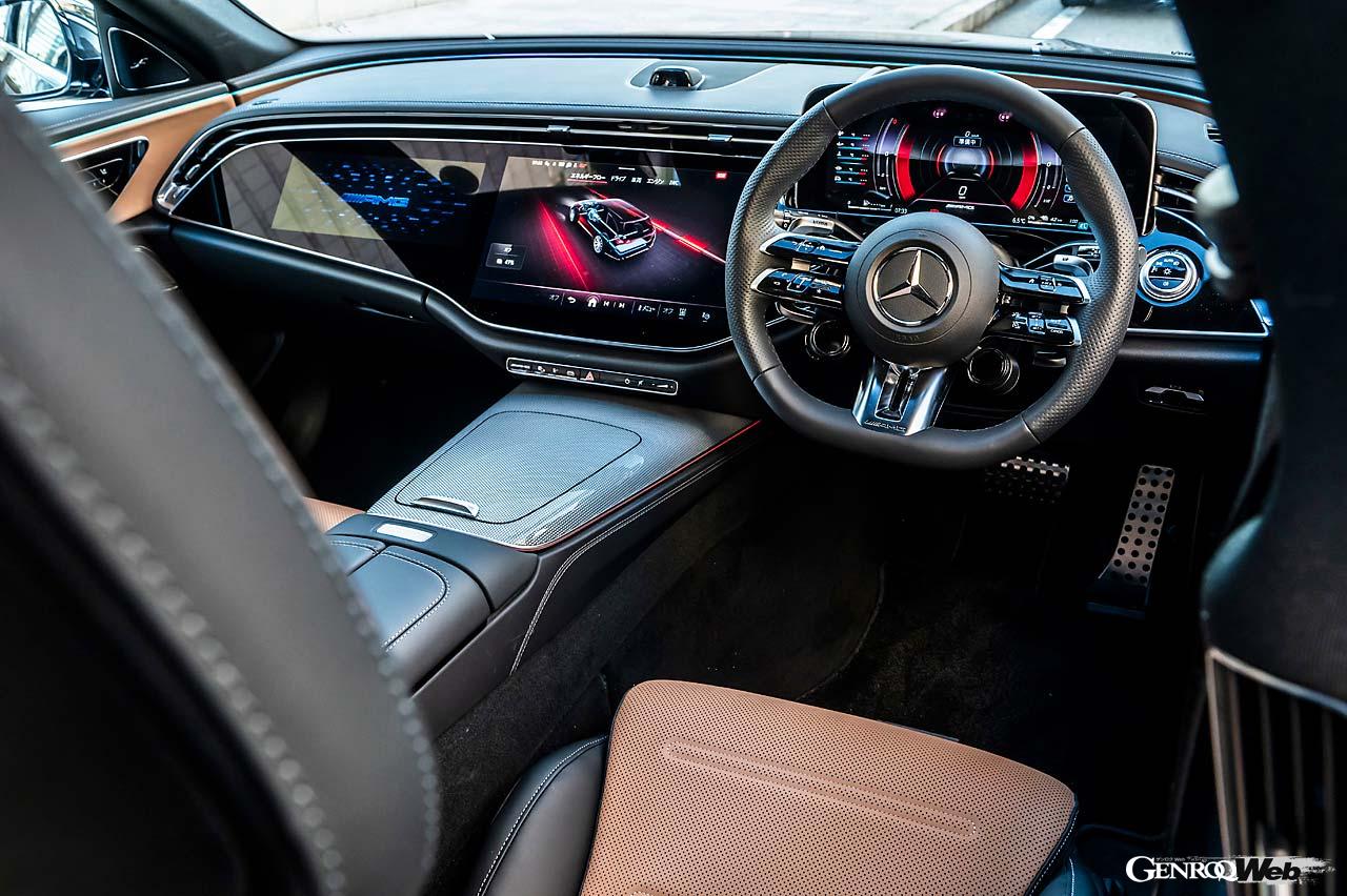 ナッパレザーを使ったAMGパフォーマンスステアリングを採用。MBUXは第3世代に進化を果たし、使い勝手も向上している。