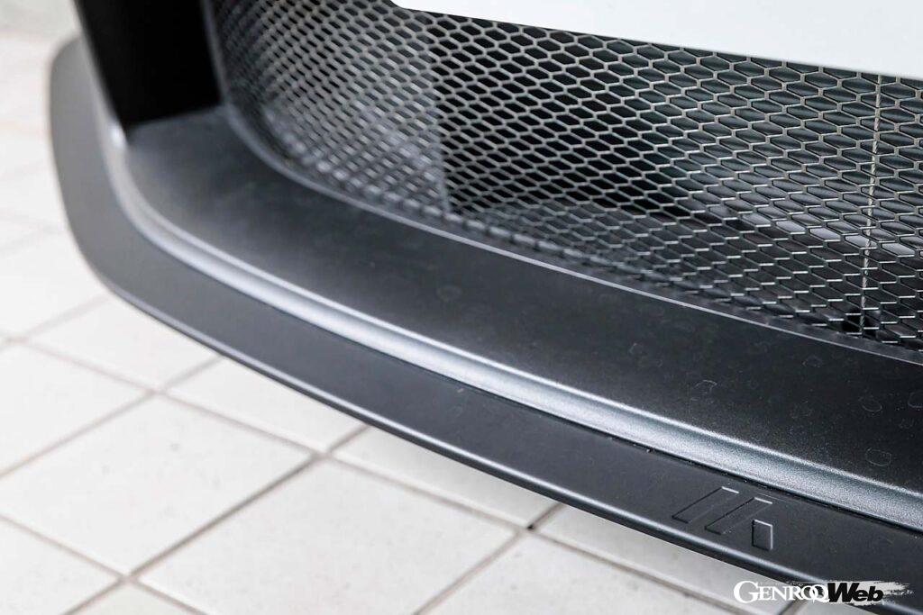 【フロントリップスポイラー】サイズアップされたフロントリップスポイラー。フラップおよびエアガイドとの組み合わせで、フロントのダウンフォースを約30%増加。