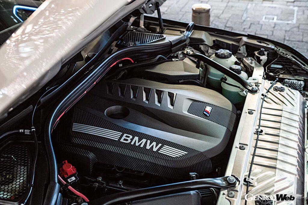 X3 M50の白眉となるのは、やはり超絶に気持ちの良いフィーリングを味わわせてくれる3.0リッターストレート6エンジンだ。装着タイヤはピレリPゼロとなる。