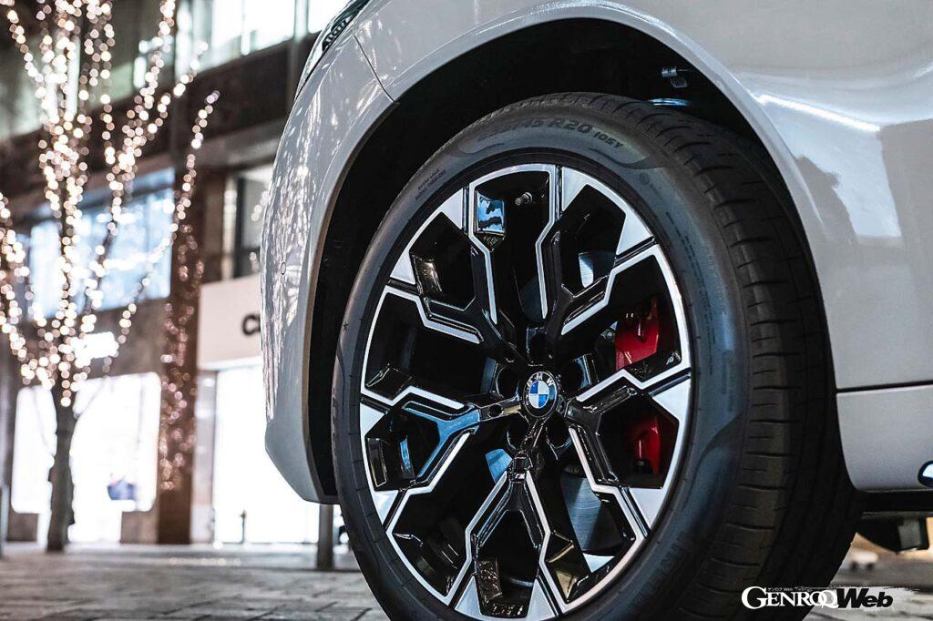 X3 M50の白眉となるのは、やはり超絶に気持ちの良いフィーリングを味わわせてくれる3.0リッターストレート6エンジンだ。装着タイヤはピレリPゼロとなる。