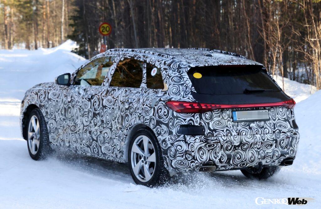 エキゾーストパイプが確認できることから、このプロトタイプが内燃機関を搭載していることは間違いない。