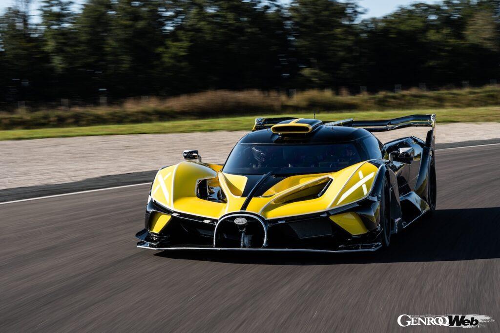 ミレクールサーキットにおいて、シェイクダウン＆品質テストを行う「ブガッティ ボリード」。