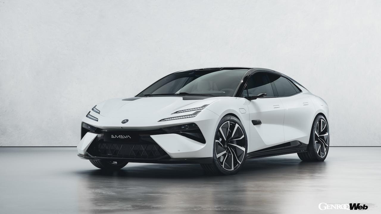 「ミラノ・デザインウィーク2025」のロータス・ブースに展示される、ロータス エメヤ。