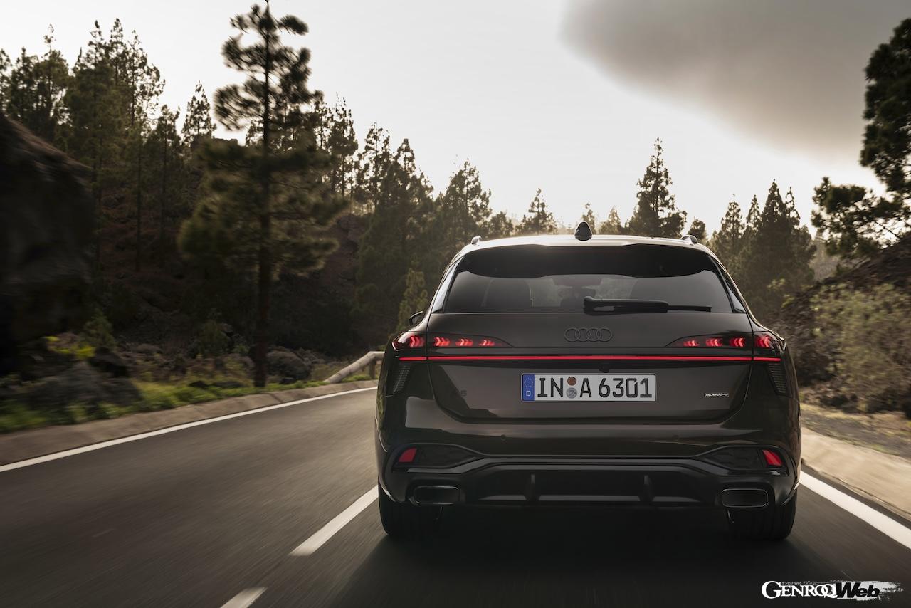 「アウディ A6 アバント」内燃機関搭載モデルの走行シーン。