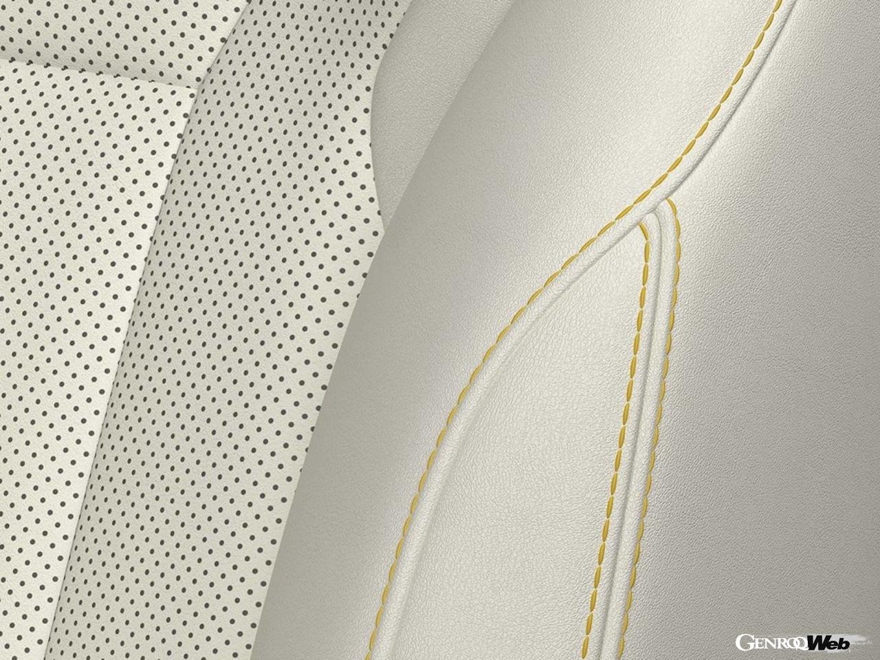 インテリアは、ホワイトのセミアニリン本革シートに、イエローのコントラストステッチの組み合わせ。これは、米国ツアー10勝を決めた大会最終日のウェアと同色のカラーコーディネートとなる。