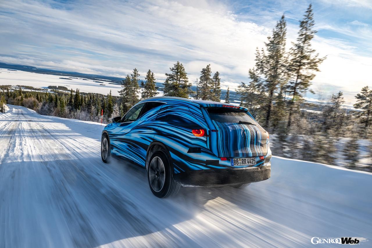 スウェーデンのアリエプローグで行われた、新型「メルセデス・ベンツ GLC with EQ テクノロジー」の寒冷地テスト。