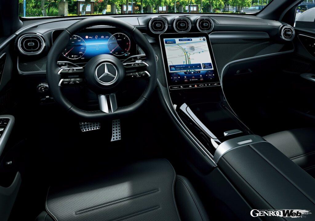 インテリアは、標準で本革のような質感を持つ合成皮革の「ARTICO」を採用。オプションとして、ネバグレー／ブラックを組み合わせた「AMGラインパッケージ」を選ぶことができる。