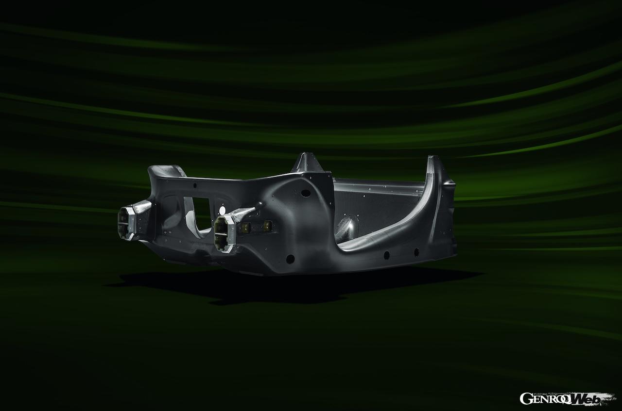 量産ハイブリッドスーパースポーツ「マクラーレン アルトゥーラ」は、MCTCにおいて開発・製造された「マクラーレン・カーボン・ライトウェイト・アーキテクチャー（MCLA）」が導入された。