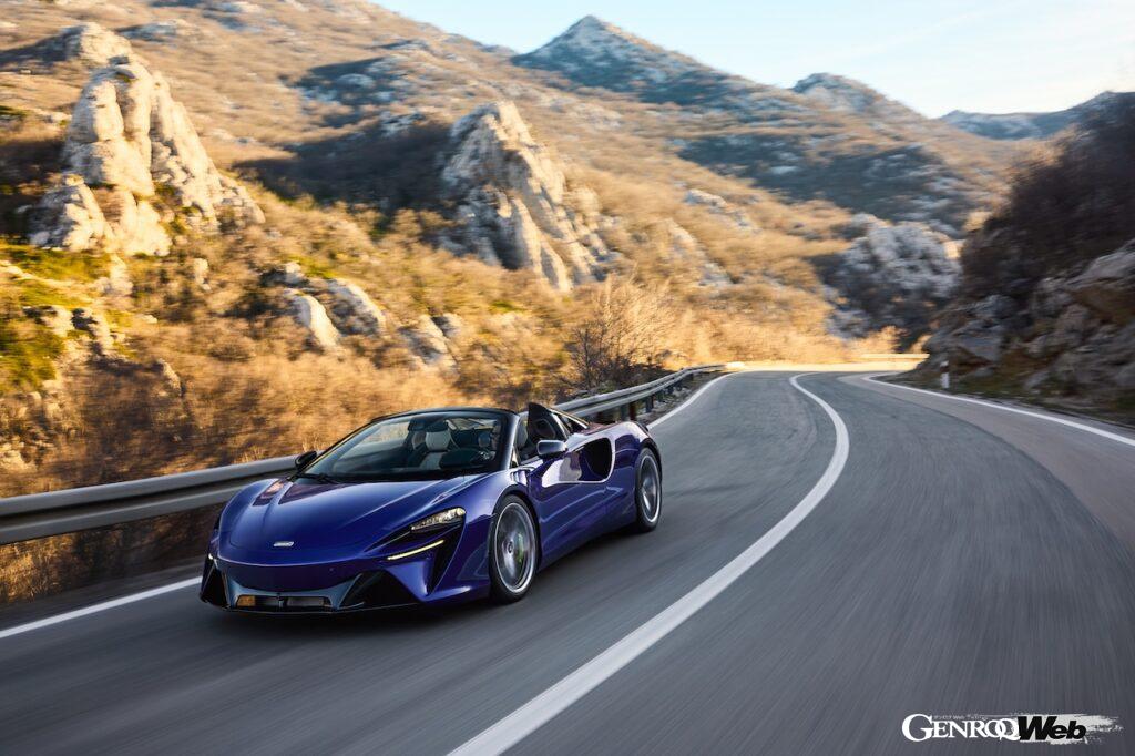 量産ハイブリッドスーパースポーツ「マクラーレン アルトゥーラ」は、MCTCにおいて開発・製造された「マクラーレン・カーボン・ライトウェイト・アーキテクチャー（MCLA）」が導入された。