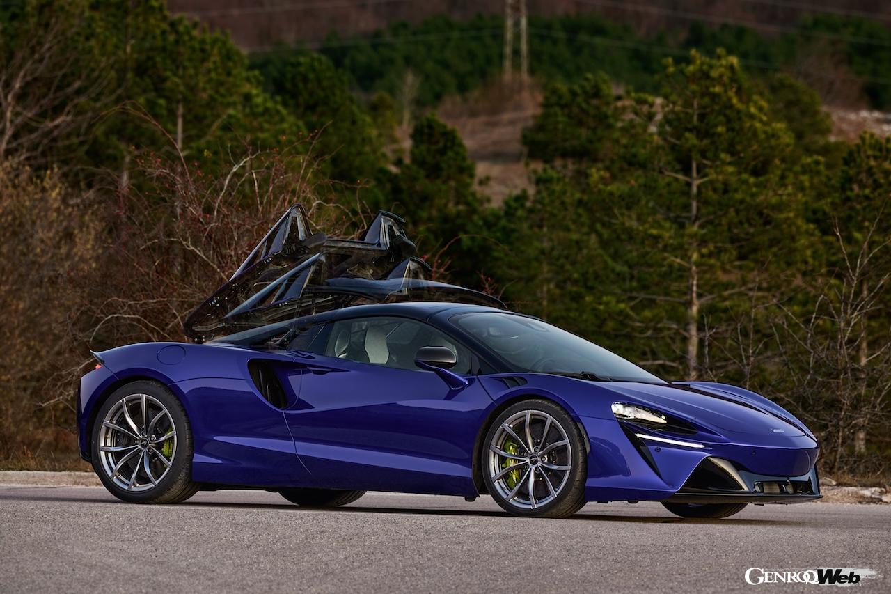 量産ハイブリッドスーパースポーツ「マクラーレン アルトゥーラ」は、MCTCにおいて開発・製造された「マクラーレン・カーボン・ライトウェイト・アーキテクチャー（MCLA）」が導入された。