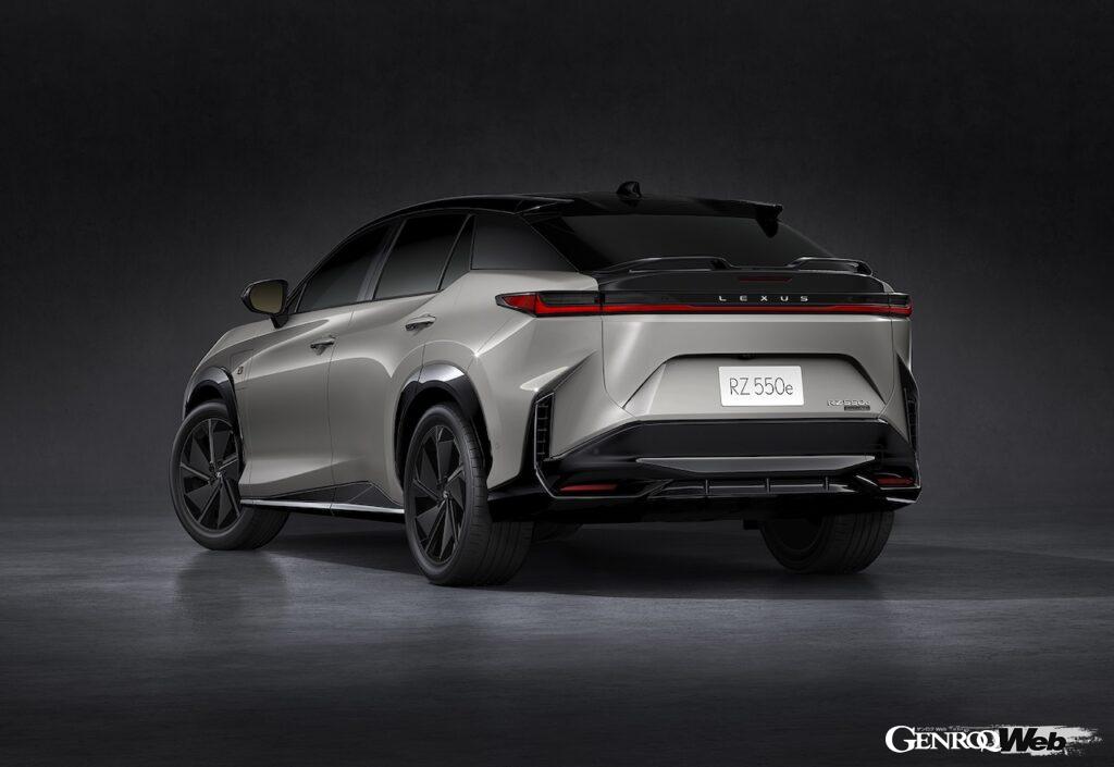 今回の改良新型導入に合わせて、前後に高出力モーターを搭載した、パフォーマンス仕様「RZ550e “F SPORT”」が追加された。