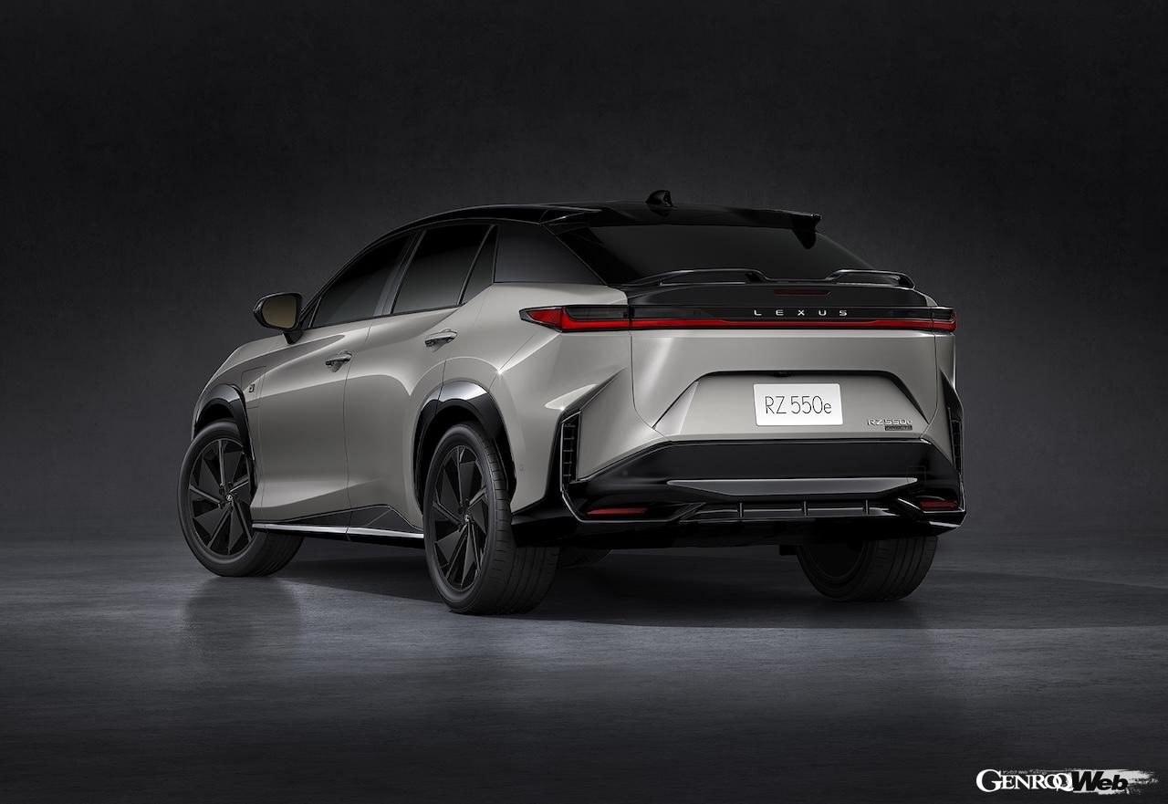 今回の改良新型導入に合わせて、前後に高出力モーターを搭載した、パフォーマンス仕様「RZ550e “F SPORT”」が追加された。