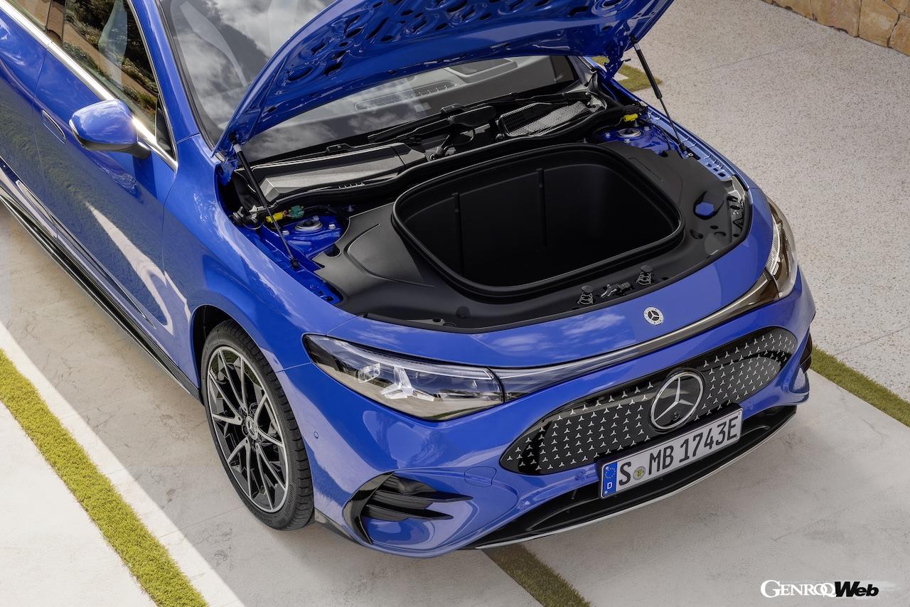 「メルセデス・ベンツ CLA with EQ テクノロジー」のフロントラゲッジ。