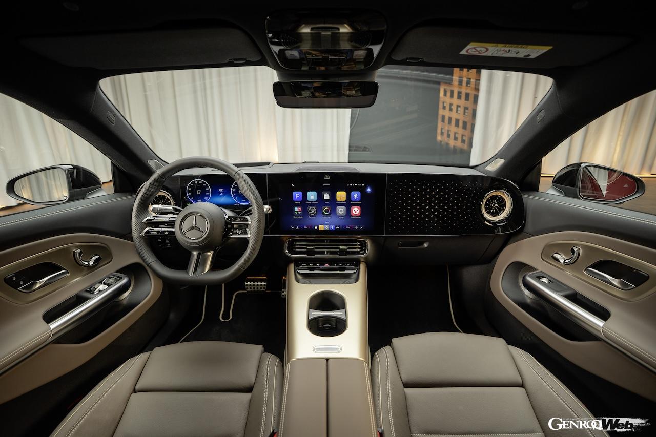 「メルセデス・ベンツ CLA with EQ テクノロジー」のインテリア。