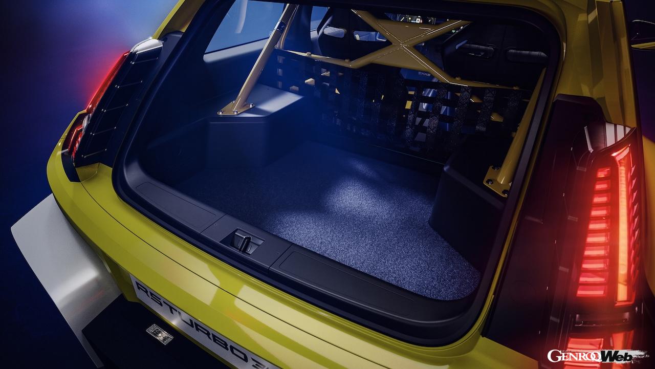 フル電動スポーツ「ルノー 5 ターボ 3E」のラゲッジルーム。