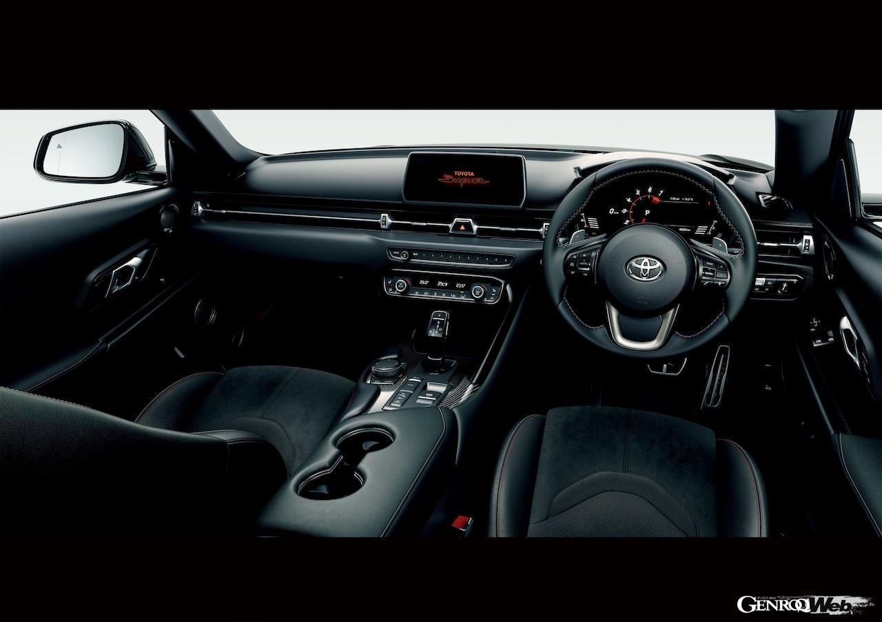 一部改良を実施した「トヨタ GR スープラ RZ」のコクピット。