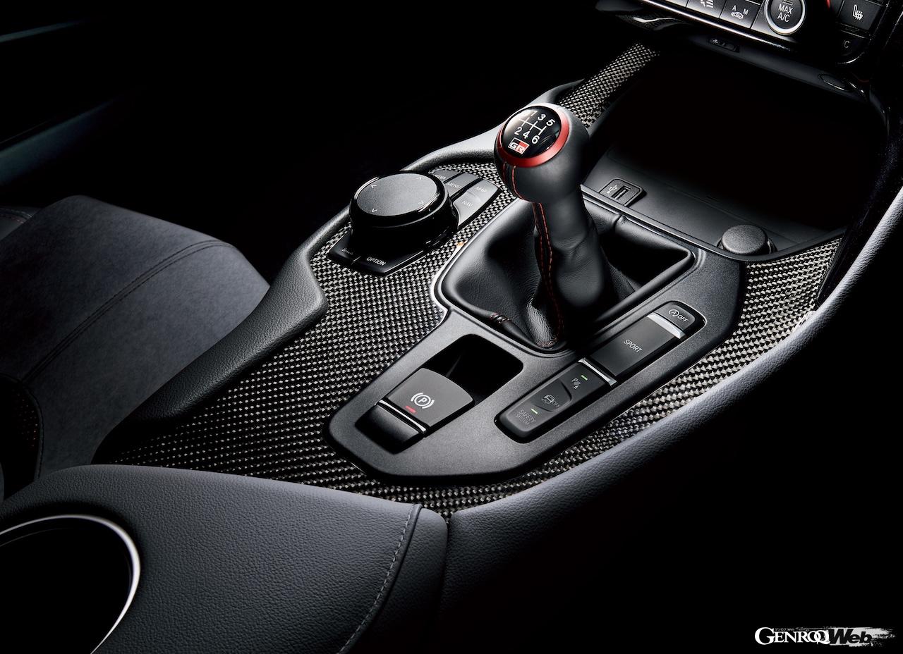 一部改良を実施した「トヨタ GR スープラ RZ」のコクピット。