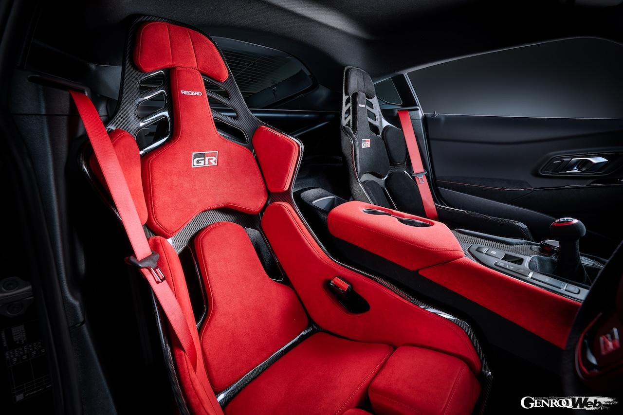 「トヨタ GR スープラ “A90 Final Edition”」のコクピット。