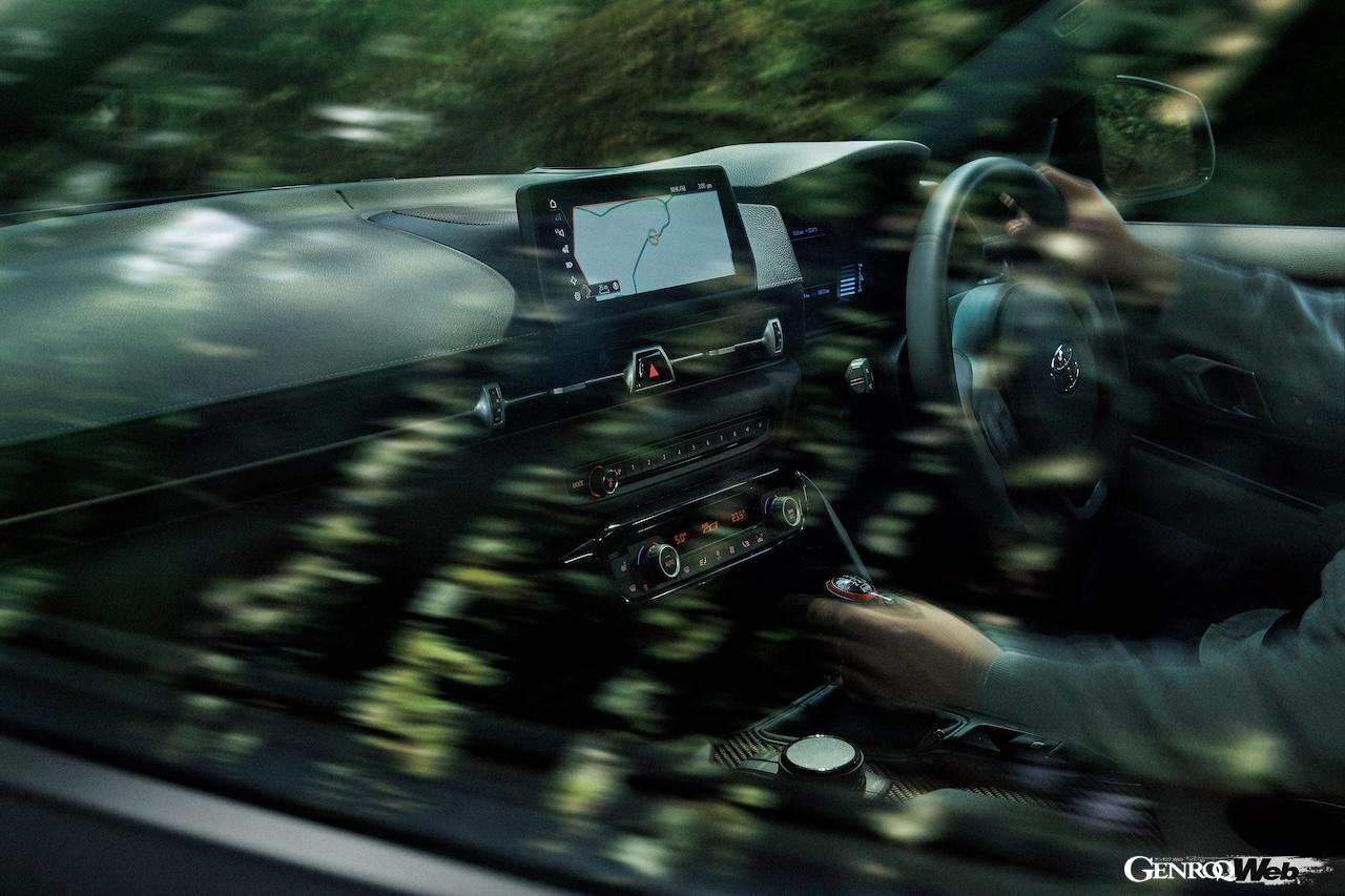 一部改良を実施した「トヨタ GR スープラ RZ」のコクピット。