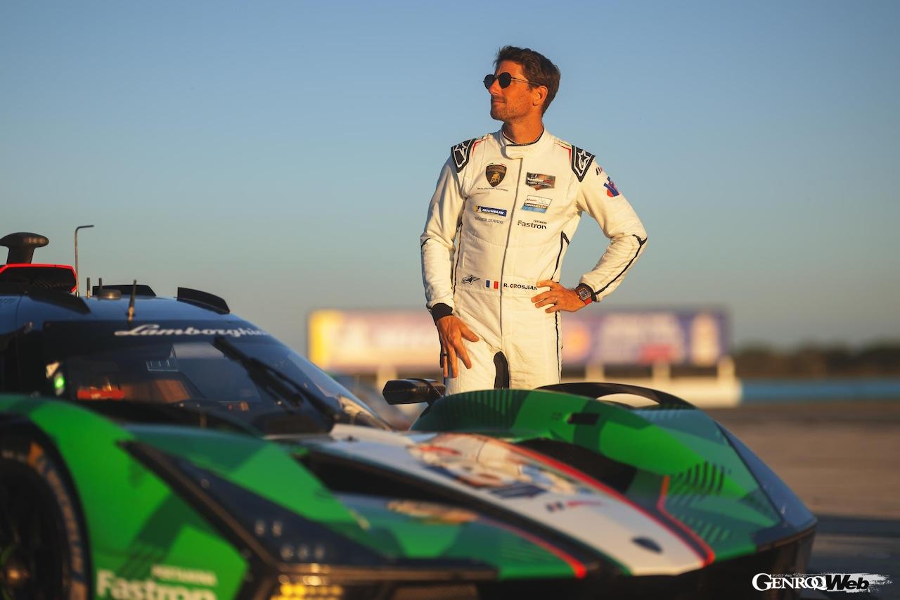 アルパインスターズは、IMSA・ウェザーテック・スポーツカー選手権をはじめ、ランボルギーニが参戦するモータースポーツ活動にウェア類全般を供給する。
