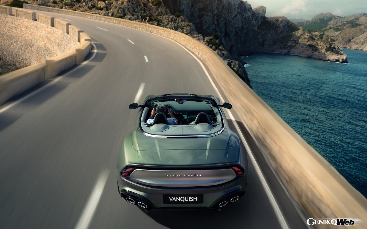 最強オープン「アストンマーティン ヴァンキッシュ ヴォランテ」の走行シーン。