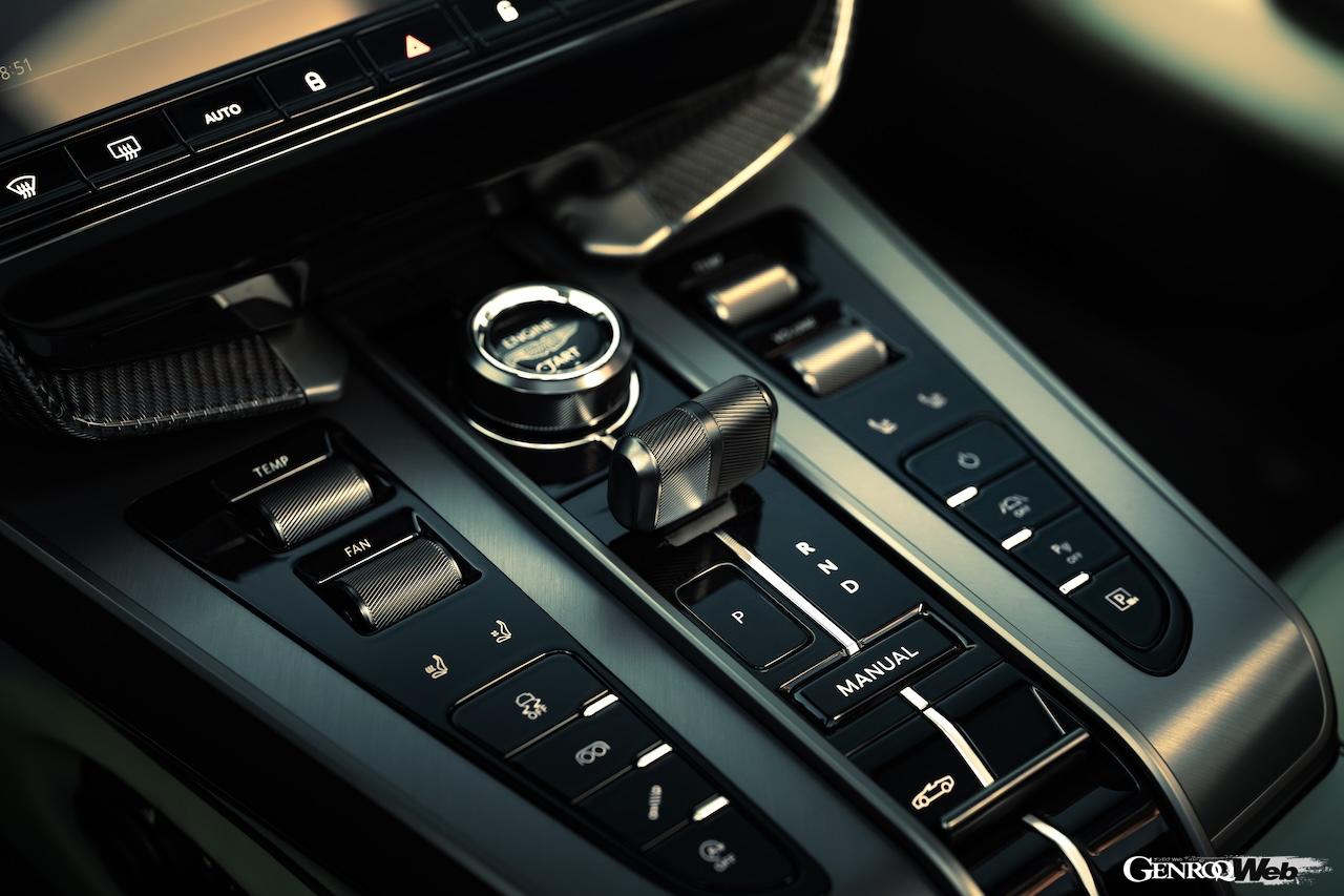 最強オープン「アストンマーティン ヴァンキッシュ ヴォランテ」のインテリア。