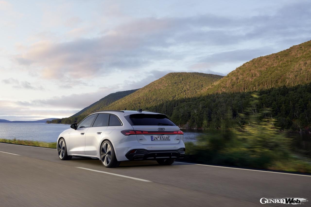 「アウディ A5 アバント e-hybrid quattro」の走行シーン。