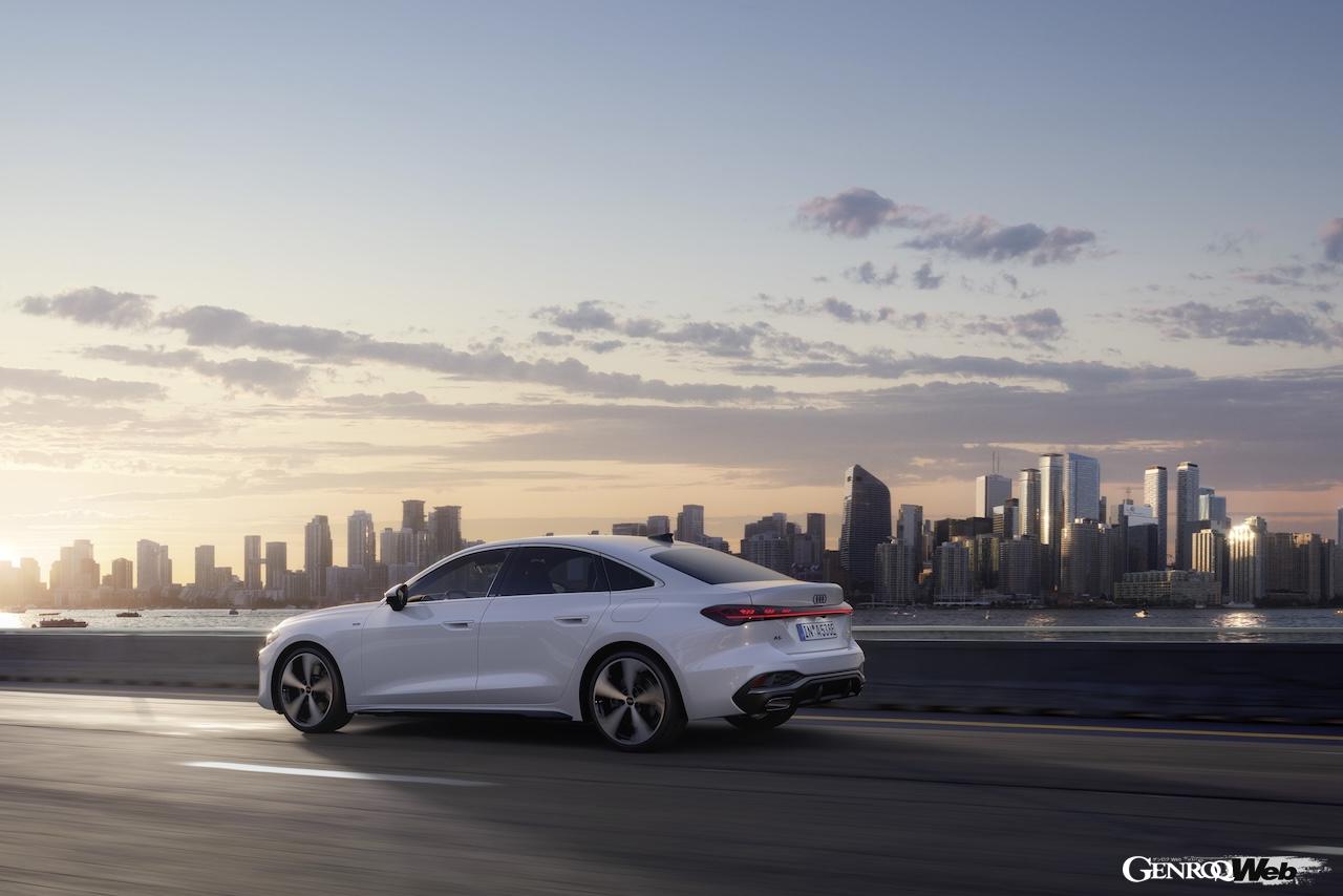 「アウディ A5 セダン e-hybrid quattro」の走行シーン。