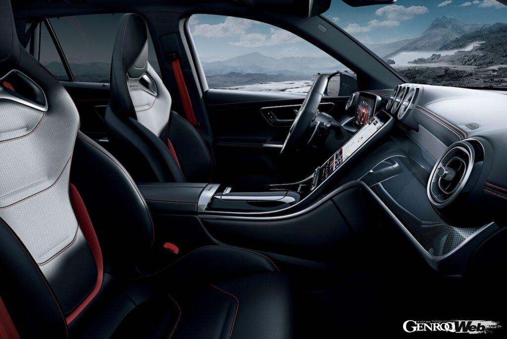 インテリアは、エクステリアに合わせて、ブラックとレッドのアクセントで統一。また、「クライメートコントロール」などの快適装備を標準搭載する。