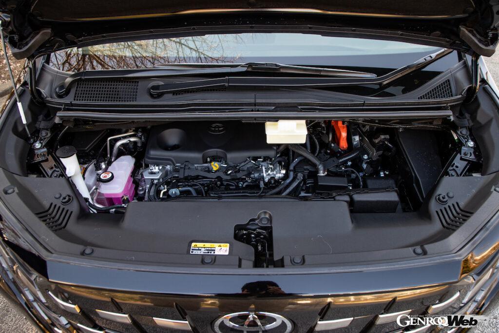 WLTCモードで16.7km/Lの燃費を実現。PHEVはAWDのみだ。