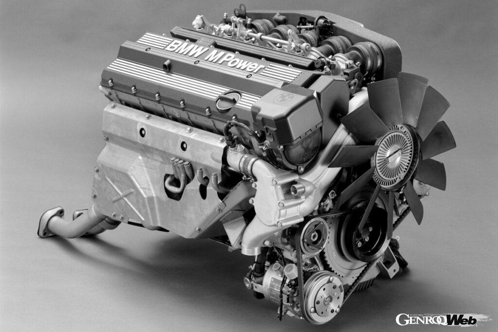 E34型BMW M5に搭載されたS38B38型ユニット。