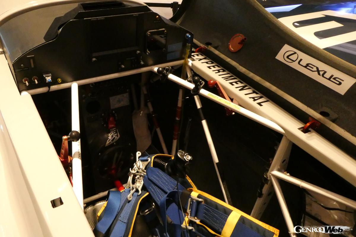 Zivko Edge 540 v3のコクピット