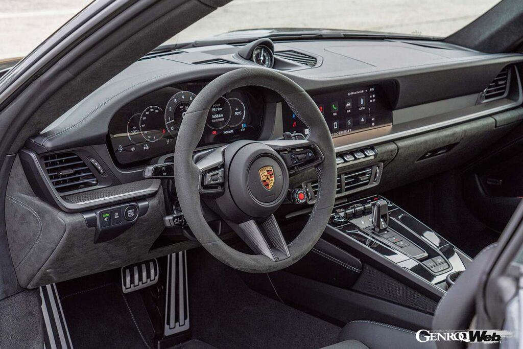 インパネ自体に大きな変更はない。だがメーターはタコメーターも含めすべてTFTパネルとなったため、多彩な表示パターンが可能となっている。