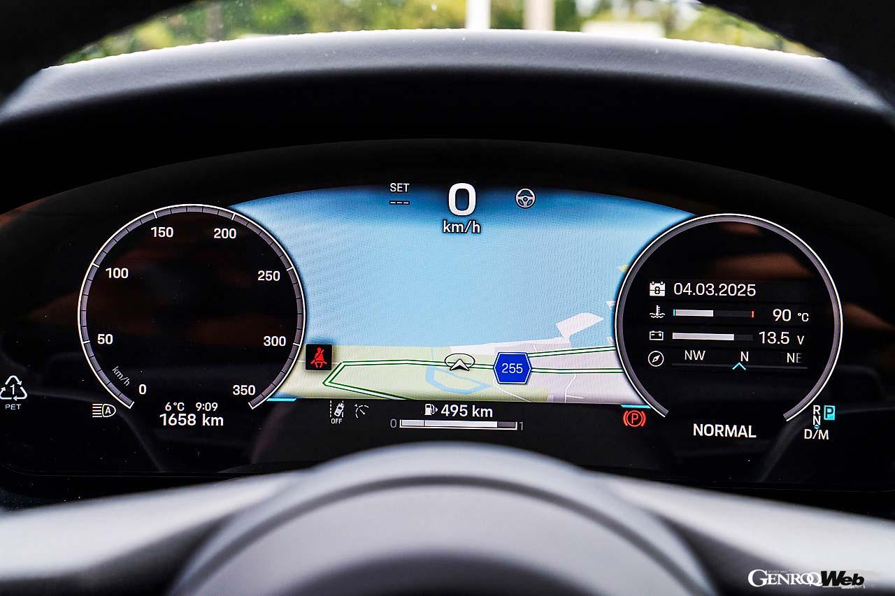 インパネ自体に大きな変更はない。だがメーターはタコメーターも含めすべてTFTパネルとなったため、多彩な表示パターンが可能となっている。