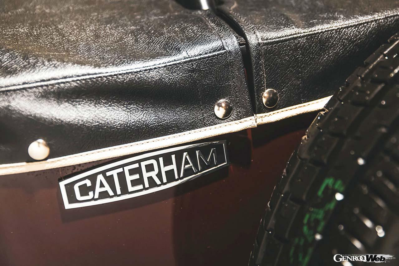 ケータハム初期のスーパーセブンからインスピレーションを得たという、いわば21世紀の英国ライトウェイトの再定義と言えるのが「600」である。懐かしのフレアーフロントウィングや専用ペイント、Junoホイールが昔ながらのセブンの雰囲気を醸し出している。英国車に精通するモータージャーナリスト吉田拓生が語るセブン600の魅力とは。