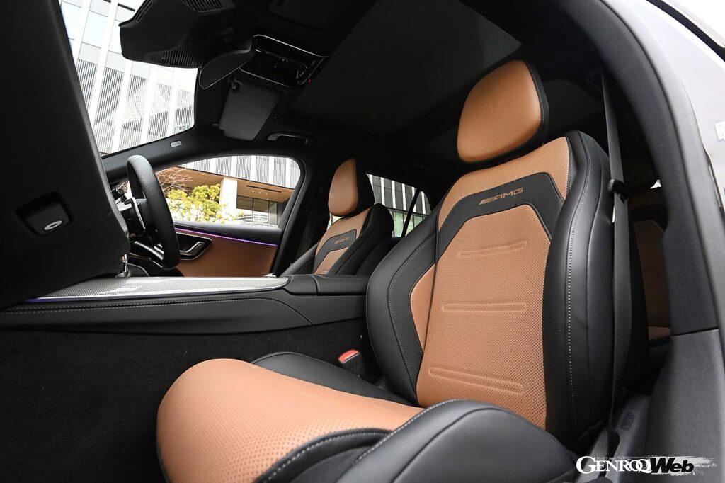 インフォテインメントシステムは第3世代のMBUXを採用。上質なナッパレザーを用いたステアリングは手触りも良い。AMGロゴがあしらわれたシートも雰囲気がある。