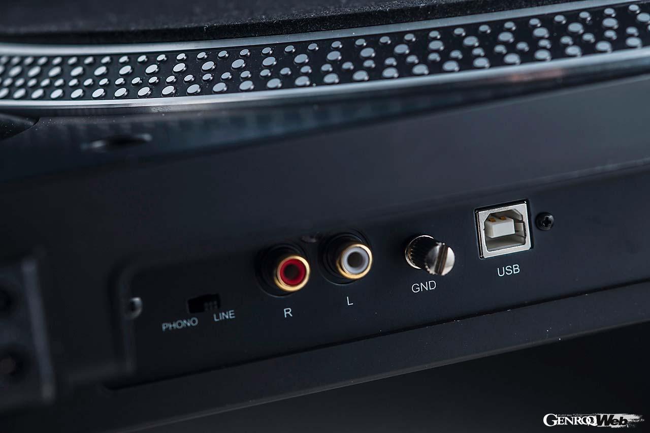 Bluetoothワイヤレス接続、USB出力、アナログ出力に対応するので、ワイヤレスヘッドホンやワイヤレスピーカーとペアリングして好きな場所でリスニングすることができる。