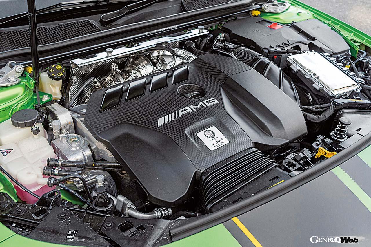 421PS/500Nmを発生する2.0リッター直4ターボエンジンに8速DCTを組み合わせる。暴力的な加速が魅力のひとつ。タイヤはミシュラン・パイロットスポーツ4Sを履く。