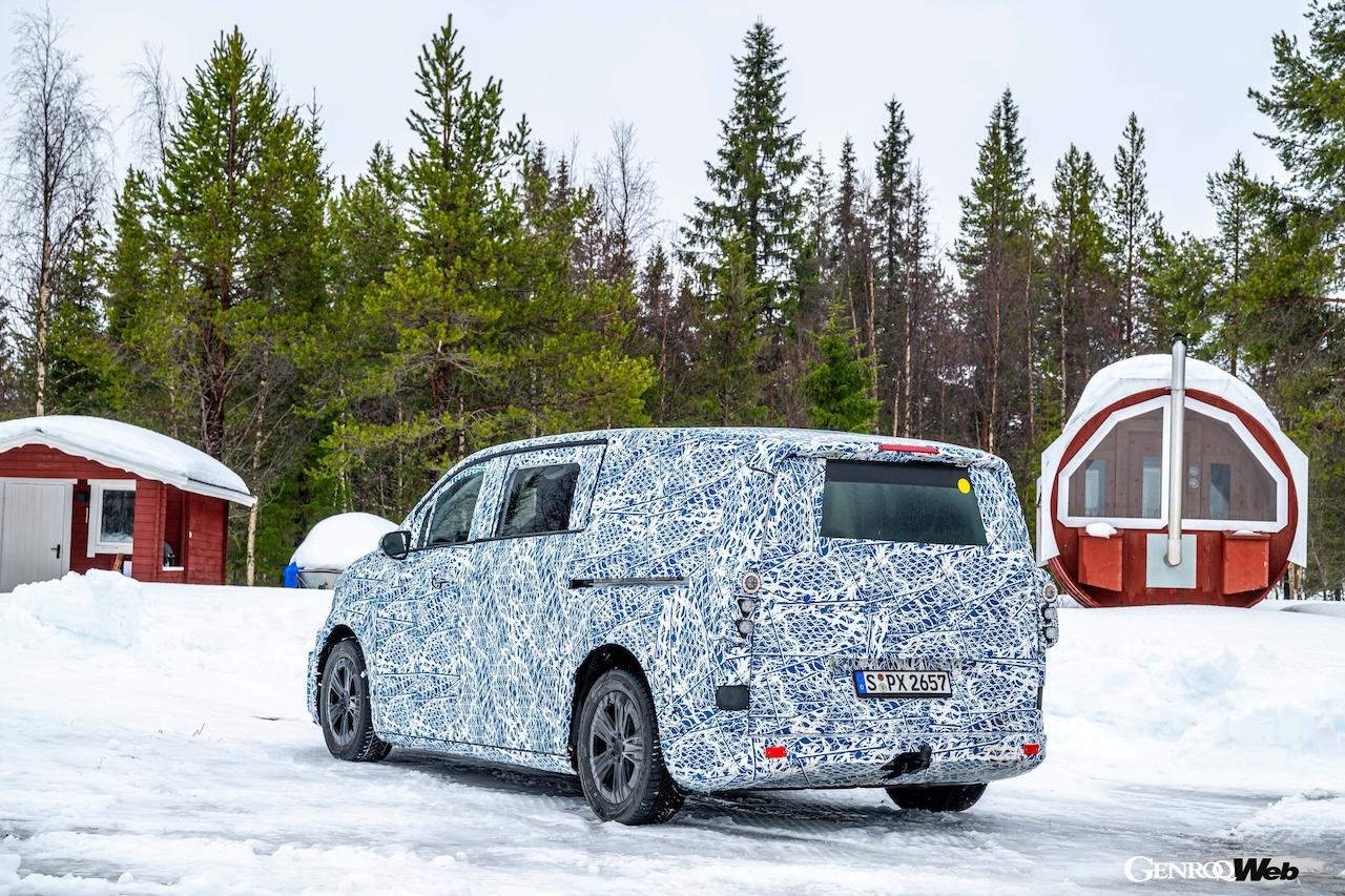 スウェーデンのアリエプローグにおいて、寒冷地テストを実施する、メルセデス・ベンツの次世代フル電動バン。