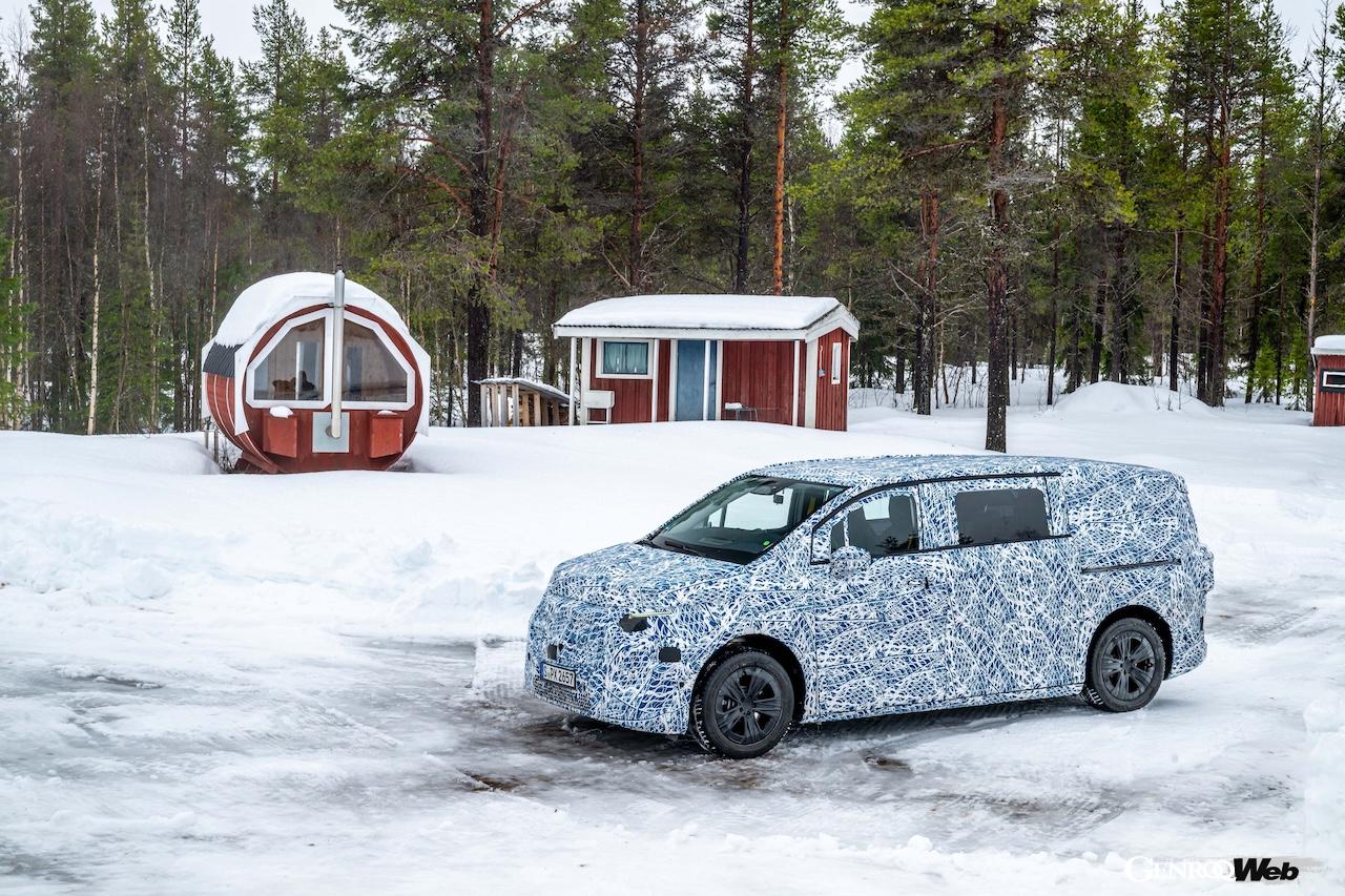 スウェーデンのアリエプローグにおいて、寒冷地テストを実施する、メルセデス・ベンツの次世代フル電動バン。
