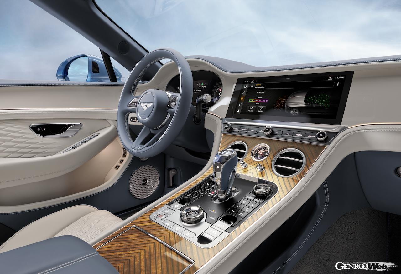 新型PHEVパワートレインが導入された「ベントレー コンチネンタル GT アズール」のインテリア。