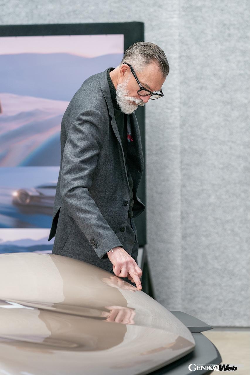 UKデザインスタジオは、自動車業界において長く活躍してきた経験豊富な自動車デザイナー、ジュリアン・トムソンがトップに就任。