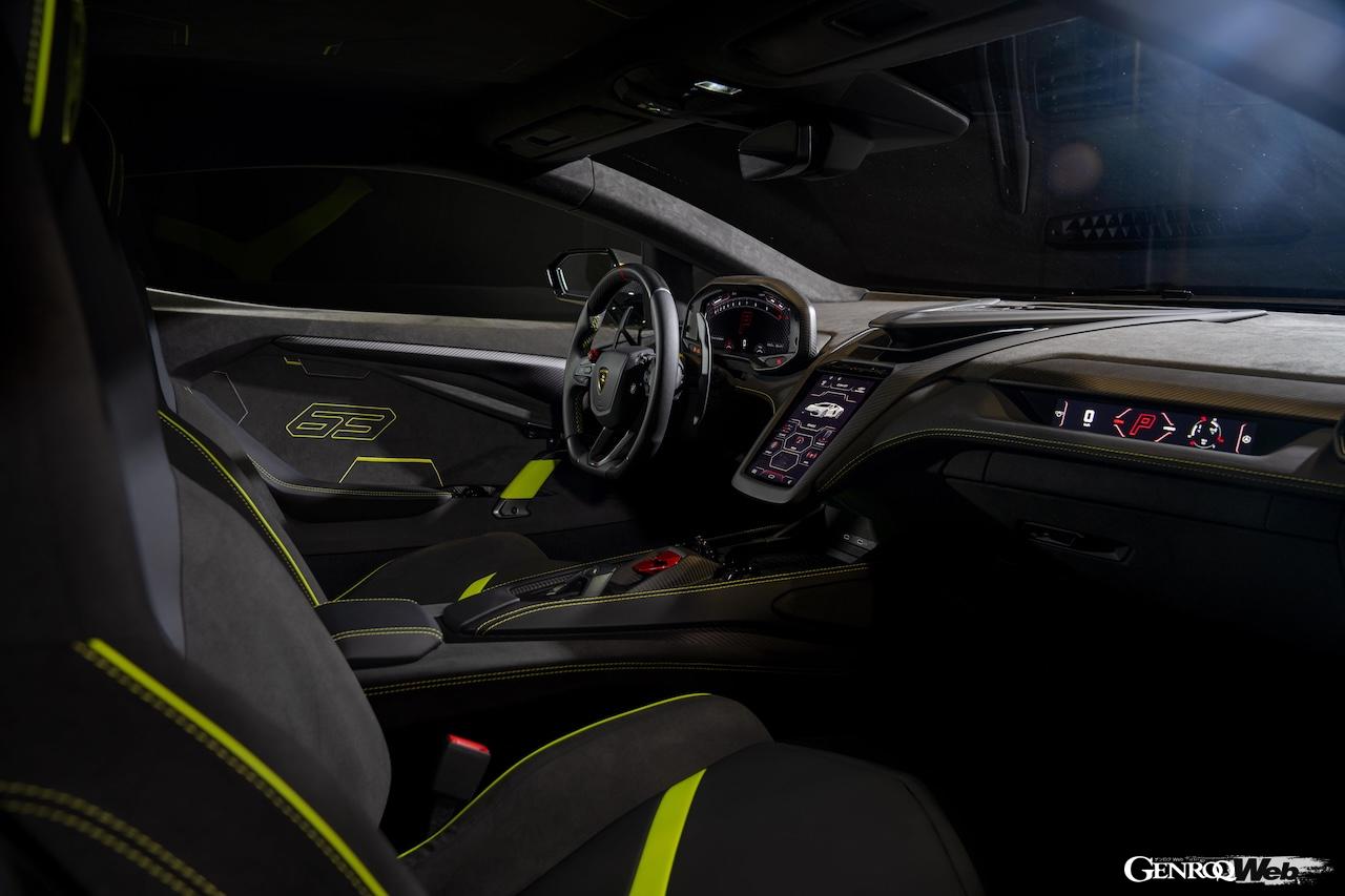 ミラノ・デザインウィークの『The Art of Unexpected』で行われたワールドプレミアイベントには、チェントロ・スティーレとアド・ペルソナムが共同製作されたレヴエルトが展示された。