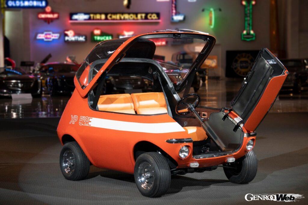 グラスキャノピーは開けたまま走行できるほか、キャノピー自体を取り外すこともできた。