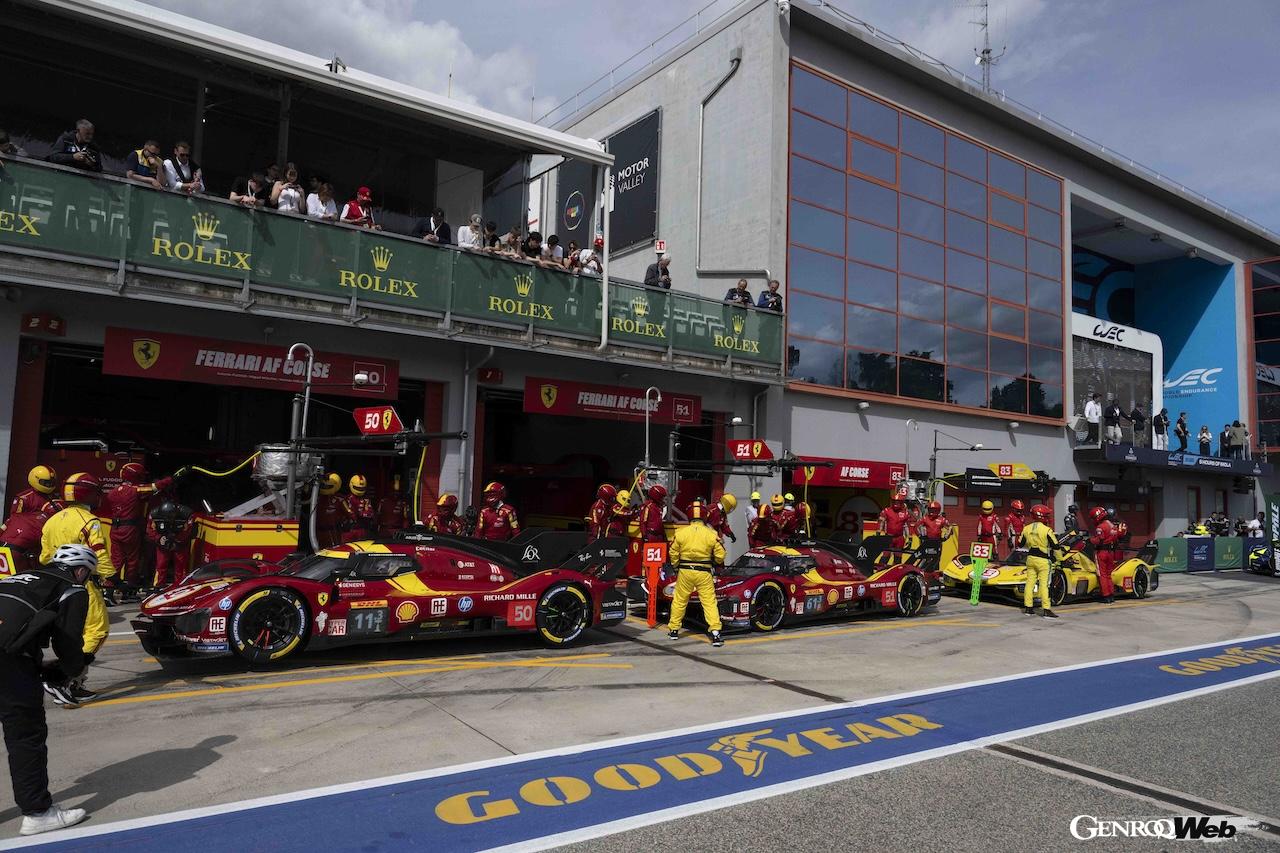 母国ラウンドのイモラ・サーキットを舞台に走行するフェラーリ 499P。